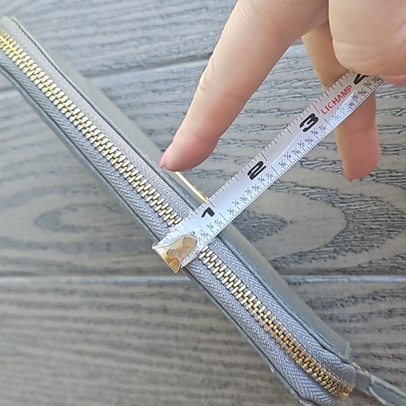 Joy Mangano Gray Leather Zip Around Wallet - Picture 11 of 12